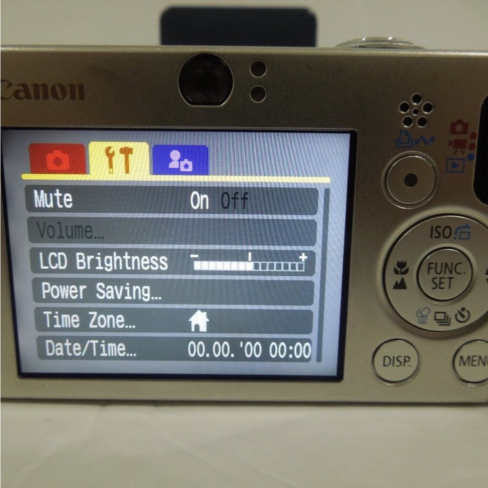 Canon PowerShot SD1000 7.1MP Digital Elph Camera with 3x Optical Zoom - Picture 10 of 12